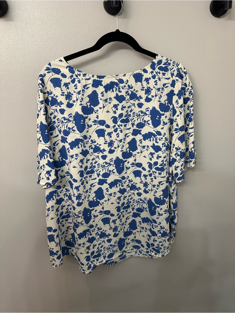 Classic Blue Floral Scoop-Neck Blouse for Women